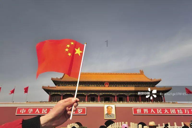 美国一架小型商用飞机紧急迫降在弗吉尼亚州高速公路